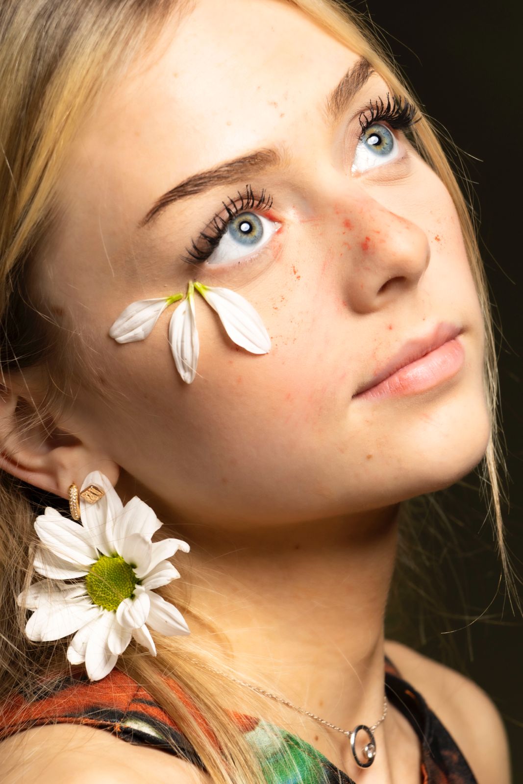 Daisy earring, closeup — Under the Same Spell